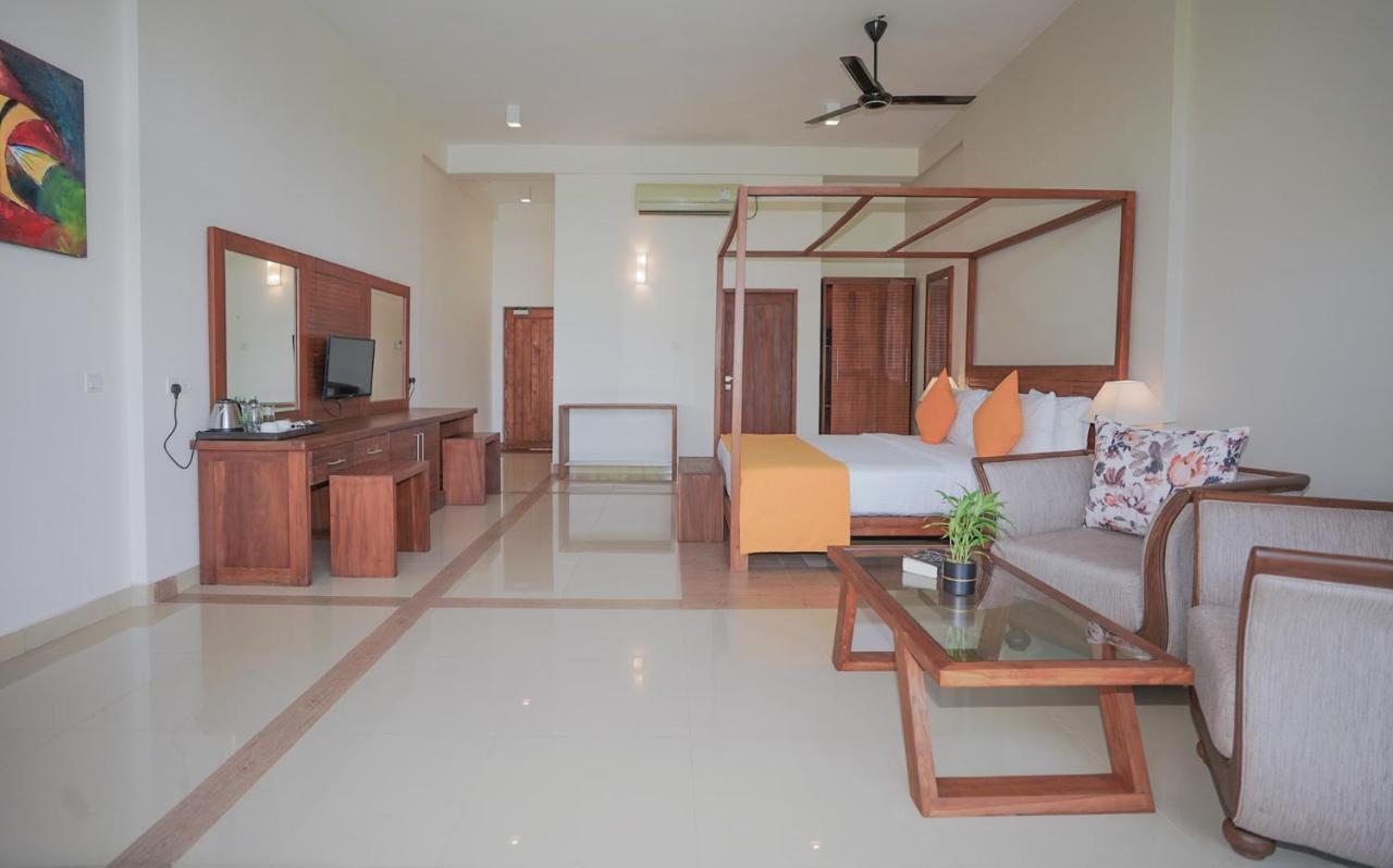 Breeze Pasikudah Hotel Passikudah Exterior foto